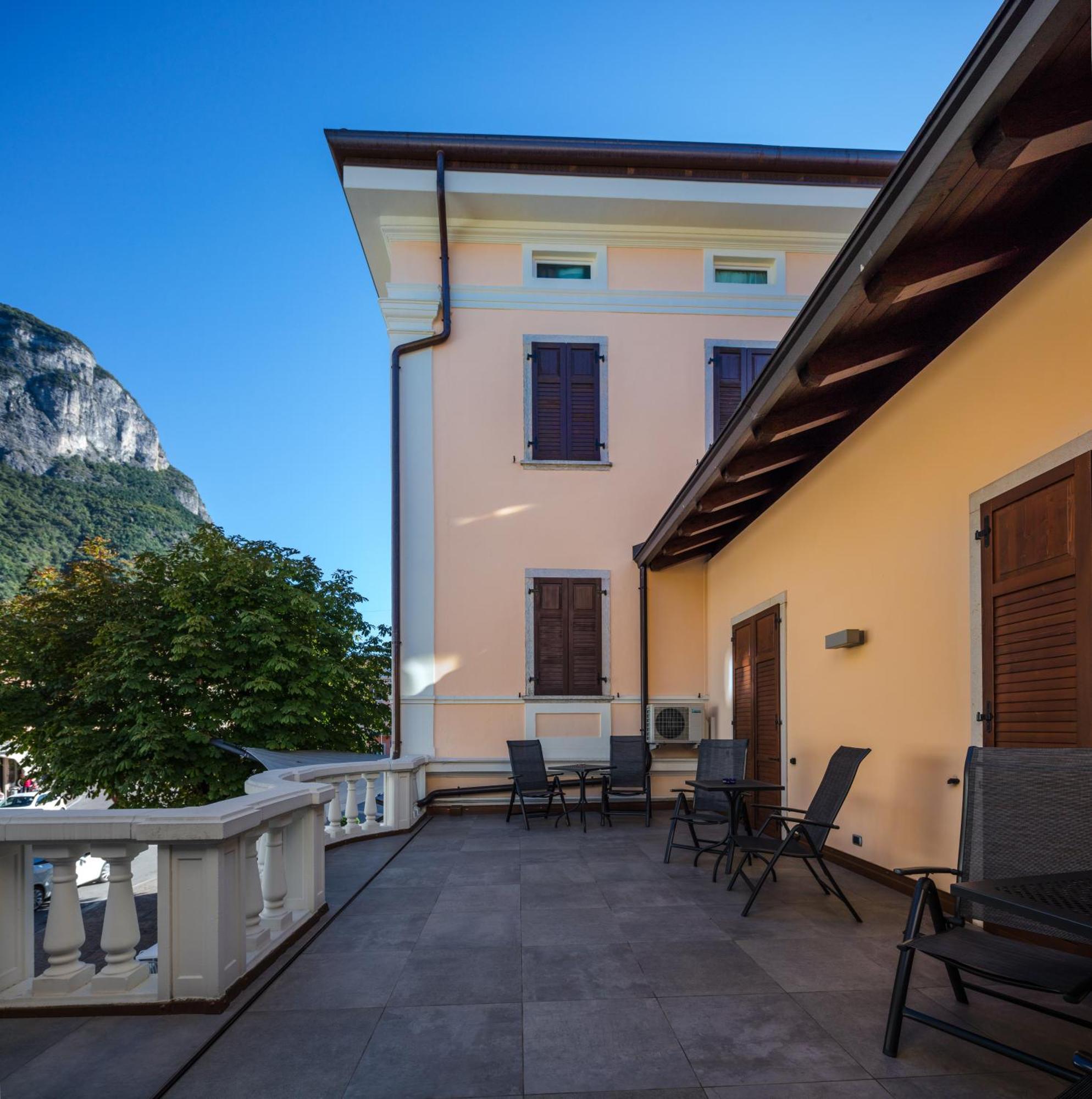 Albergo Caffe Centrale Mezzocorona Extérieur photo
